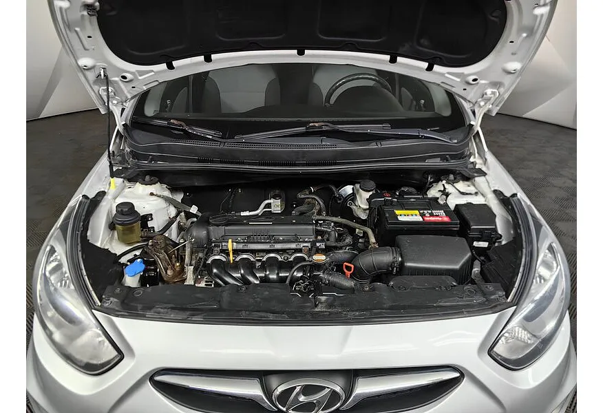 Hyundai Solaris 1.6 AT (123 л.с.) Active Серебристый в АВИЛОН. Слайд №11