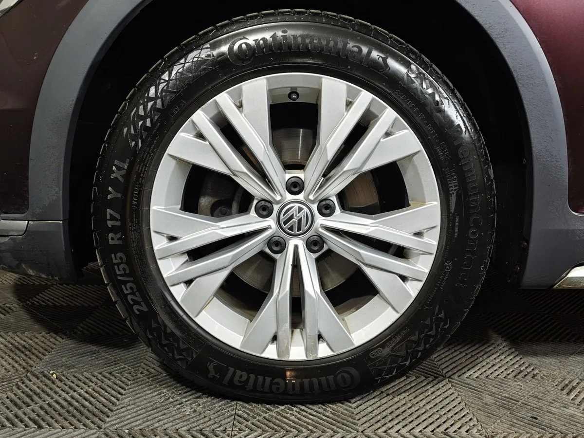 Volkswagen Passat 2.0 TSI BlueMotion DSG 4motion (220 л.с.) Красный в АВИЛОН. Слайд №9