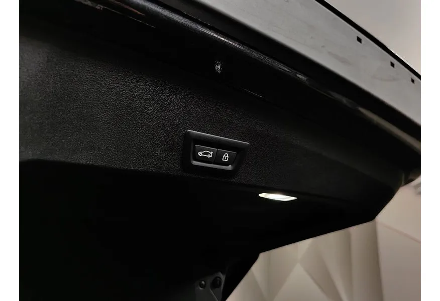 BMW XM 4.4 xDrive Plug-in-Hybrid Steptronic (653 л.с.) Черный в АВИЛОН. Слайд №16