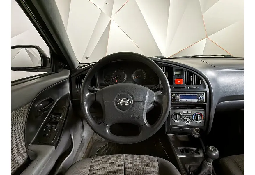 Hyundai Elantra 1.6 MT (105 л.с.) Бежевый в АВИЛОН. Слайд №18