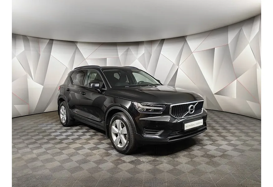 Volvo XC40 2.0 T4 Drive-E AT AWD (190 л.с.) Momentum Черный в АВИЛОН. Слайд №3
