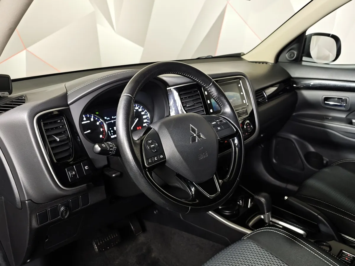 Mitsubishi Outlander 2.0 CVT (146 л.с.) Invite Черный в АВИЛОН. Слайд №19