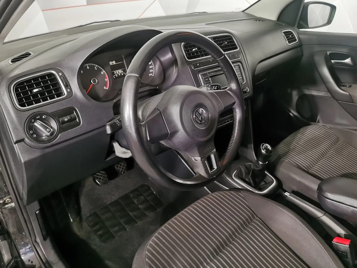 Volkswagen Polo 1.6 MT (105 л.с.) Черный в АВИЛОН. Слайд №18