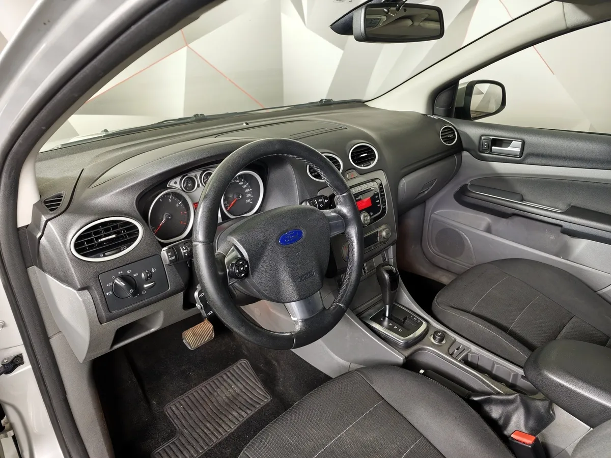 Ford Focus 1.6 AT (101 л.с.) Ghia Серебристый в АВИЛОН. Слайд №17