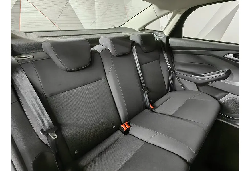 Ford Focus 1.6 Ti-VCT PowerShift (105 л.с.) SYNC Edition Белый в АВИЛОН. Слайд №17