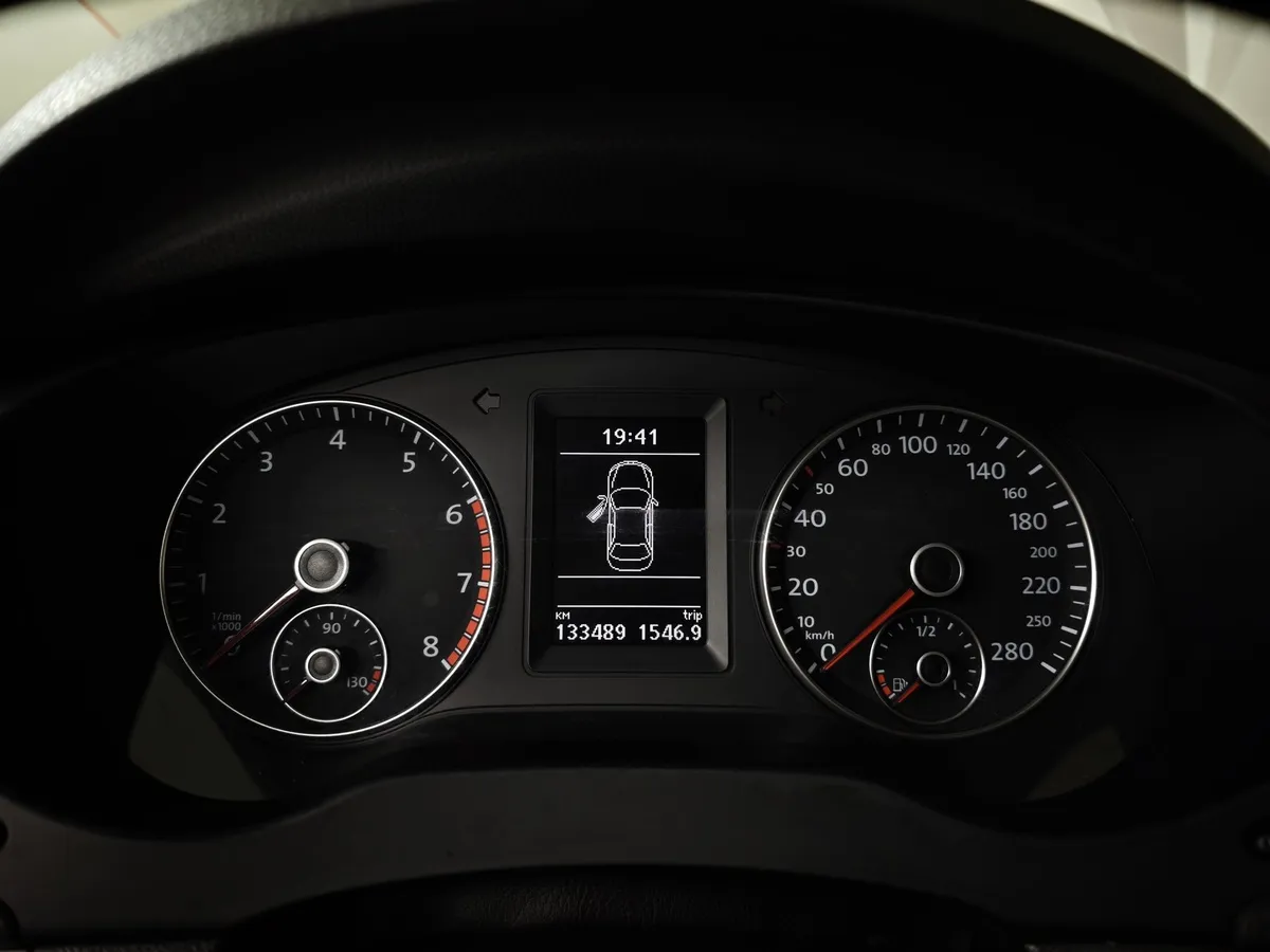 Volkswagen Jetta 1.6 MPI MT (90 л.с.) Trendline Белый в АВИЛОН. Слайд №17