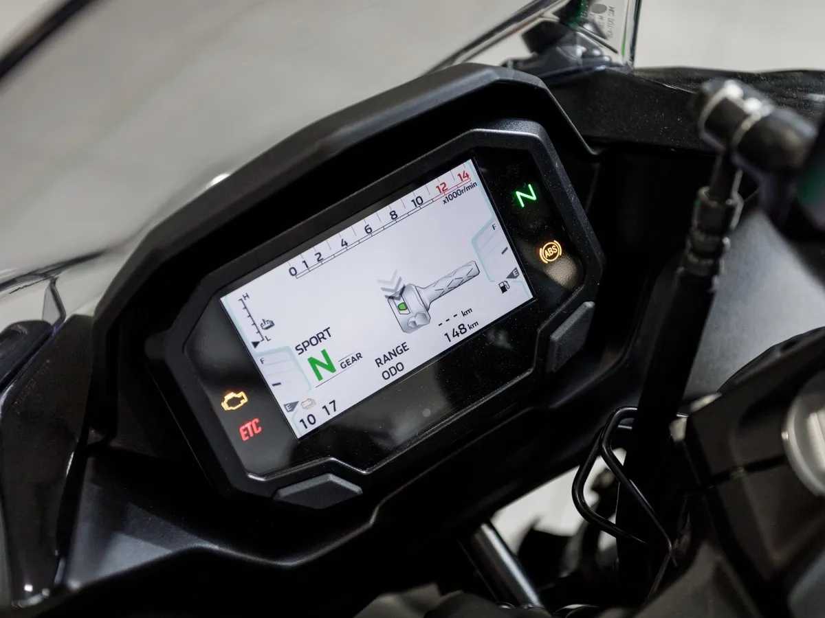 Kawasaki Ninja 7 Hybrid 450 см³ (69 л.с.) 450 Серебристый в АВИЛОН. Слайд №12