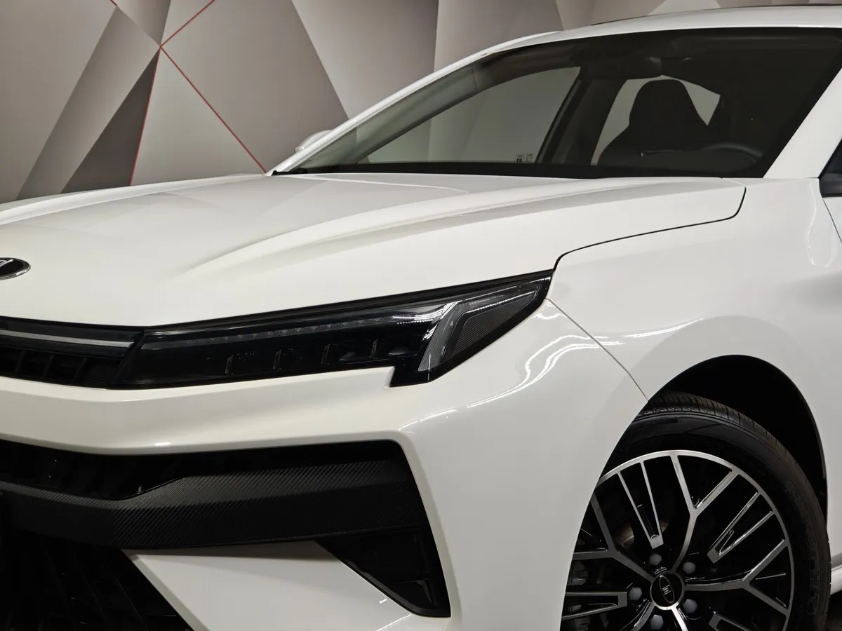 Москвич 6 1.5T CVT 2WD (136 л.с.) Business Белый в АВИЛОН. Слайд №10