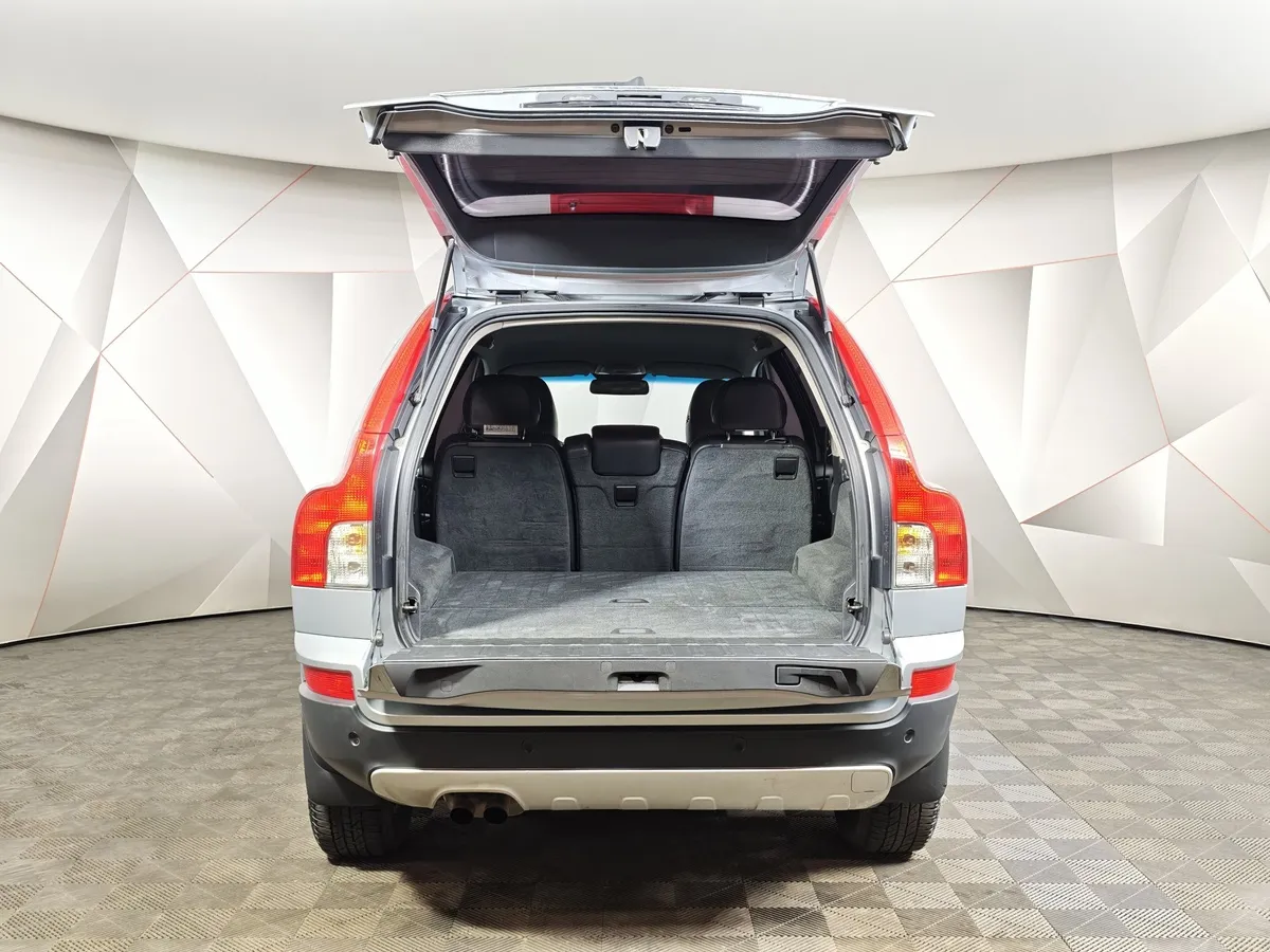 Volvo XC90 2.5 T5 Geartronic AWD (5 мест) (210 л.с.) Серебристый в АВИЛОН. Слайд №11