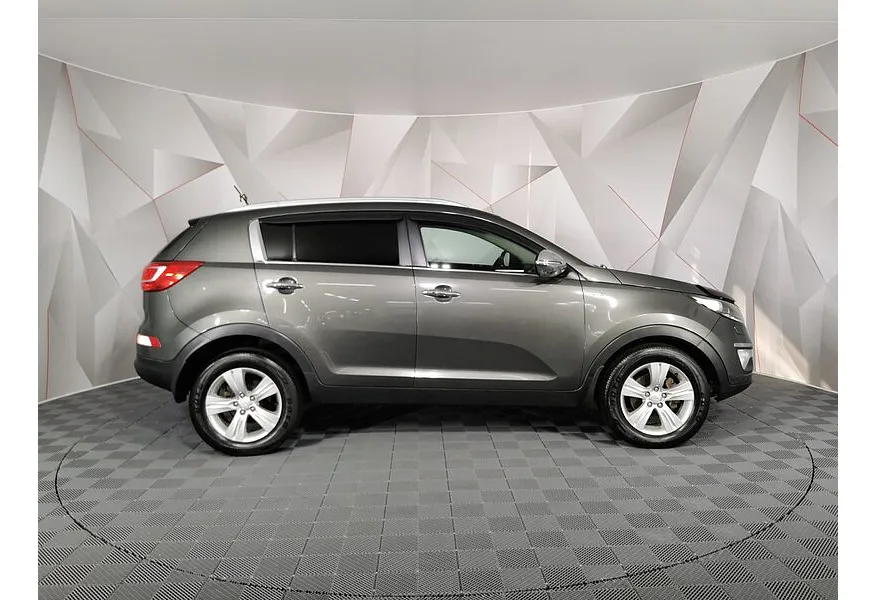 Kia Sportage 2.0 AT AWD (150 л.с.) Серебристый в АВИЛОН. Слайд №4
