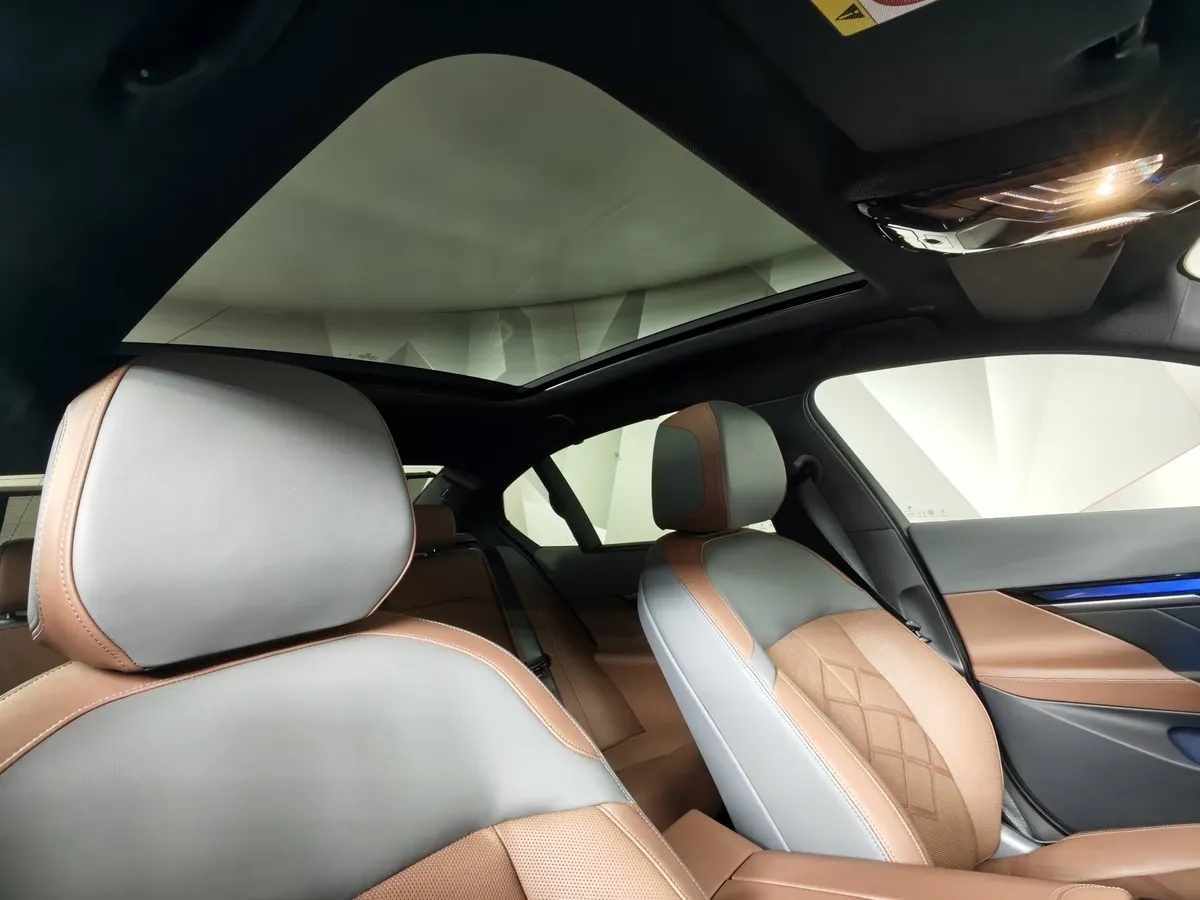 BMW 5 серия 530i xDrive AT (252 л.с.) Синий в АВИЛОН. Слайд №24