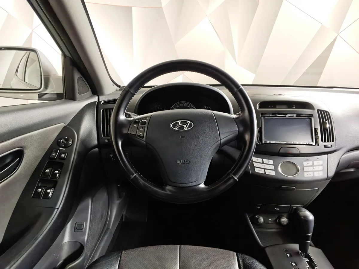 Hyundai Elantra 1.6 AT (122 л.с.) Серебристый в АВИЛОН. Слайд №19