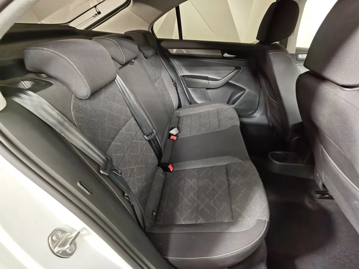 Volkswagen Polo 1.6 MPI AT (110 л.с.) Белый в АВИЛОН. Слайд №16
