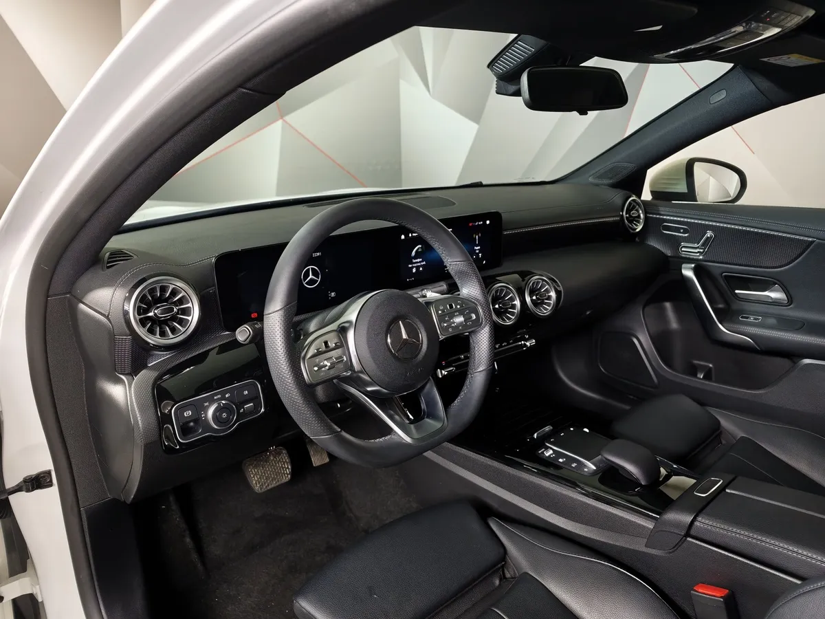 Mercedes-Benz A-Класс A 200 7G-DCT (150 л.с.) Sport Белый в АВИЛОН. Слайд №19