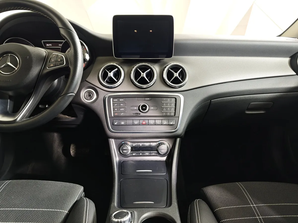 Mercedes-Benz GLA 250 7G-DCT 4MATIC (211 л.с.) Особая серия Белый в АВИЛОН. Слайд №15
