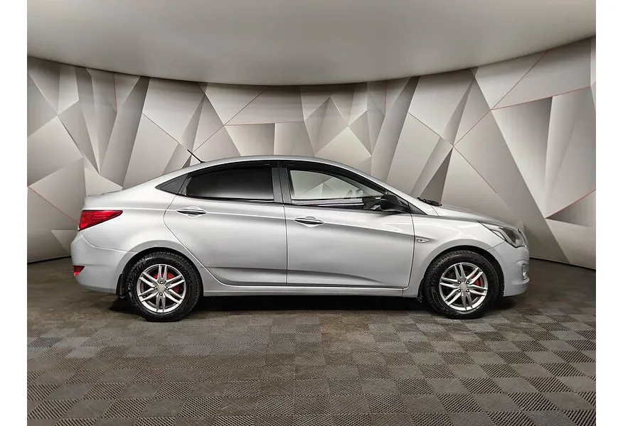 Hyundai Solaris 1.4 MT (107 л.с.) Active Серебристый в АВИЛОН. Слайд №6