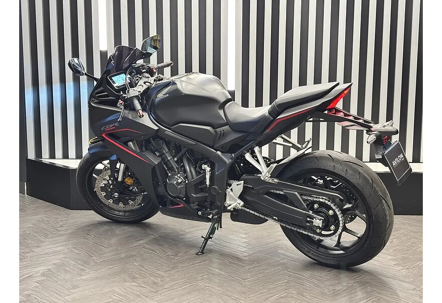 Honda CBR650 649 см³ (95 л.с.) (95) 649 Черный в АВИЛОН. Слайд №3
