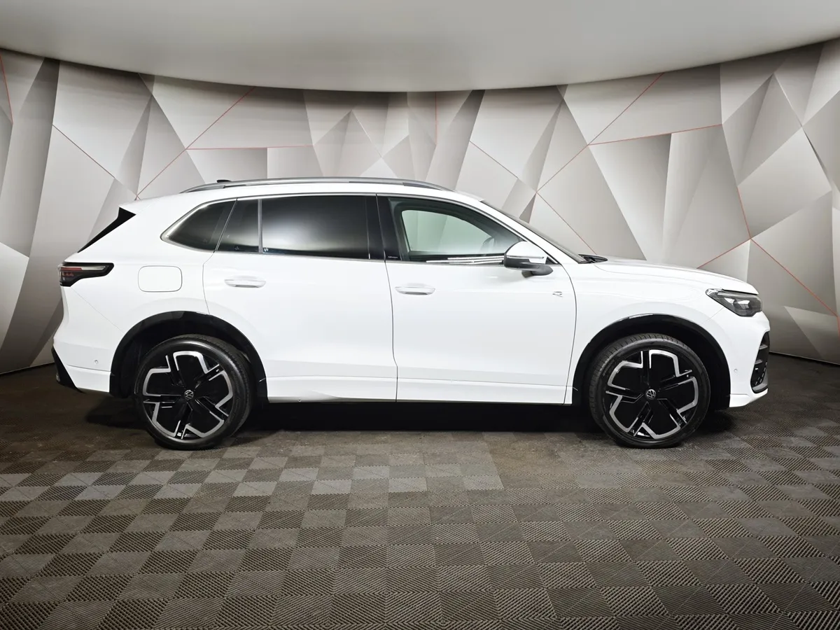 Volkswagen Tiguan 380 TSI 2.0 DSG 4WD (220 л.с.) R-Line Белый в АВИЛОН. Слайд №6