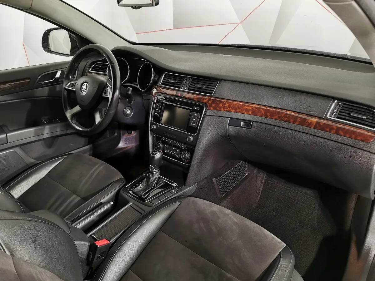 Skoda Superb 2.0 TDI DSG (140 л.с.) Черный в АВИЛОН. Слайд №11