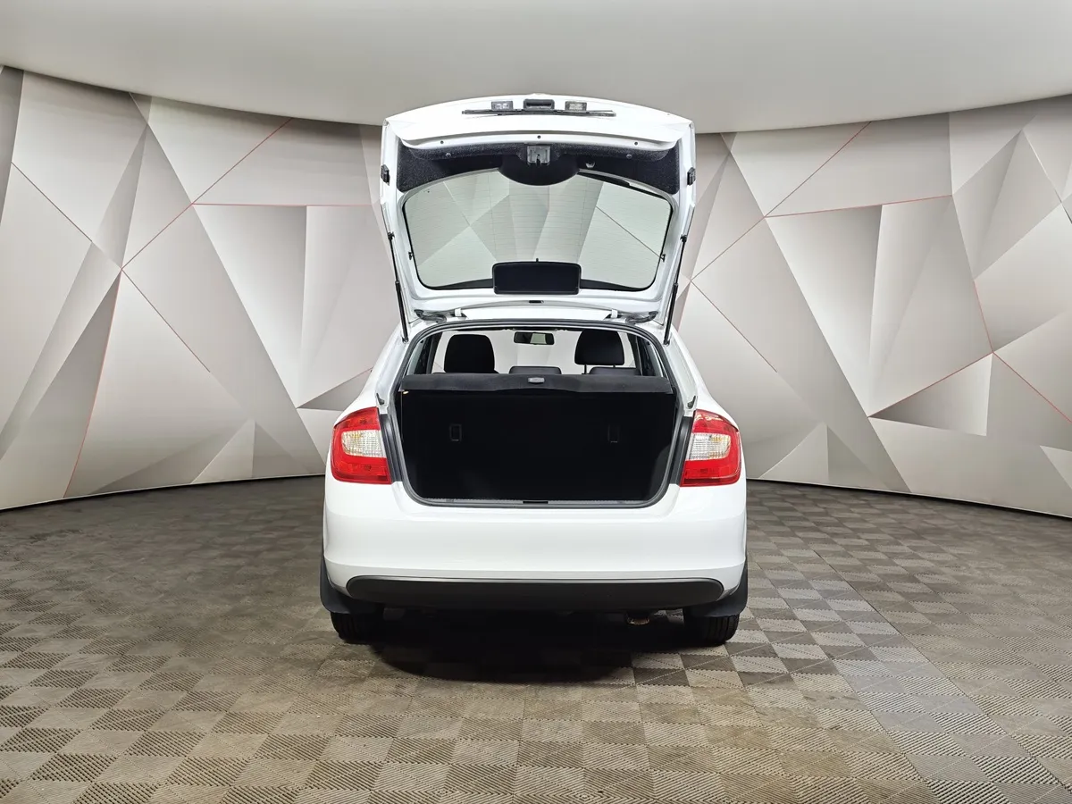 Skoda Rapid 1.6 MT (90 л.с.) Белый в АВИЛОН. Слайд №12