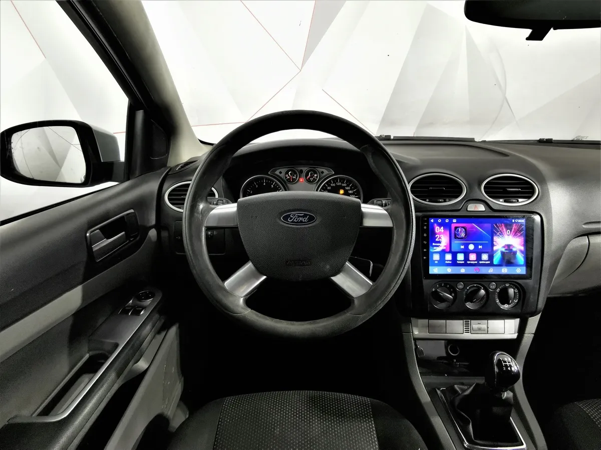 Ford Focus 1.6 MT (101 л.с.) Comfort Серебристый в АВИЛОН. Слайд №17