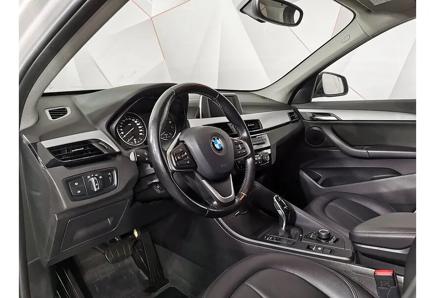 BMW X1 18i sDrive AT (136 л.с.) Advantage Белый в АВИЛОН. Слайд №12