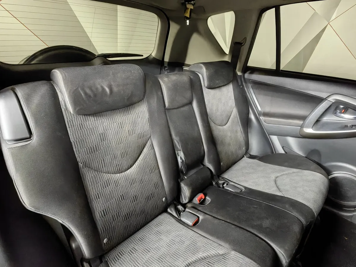 Toyota RAV4 2.0 CVT (158 л.с.) Черный в АВИЛОН. Слайд №15