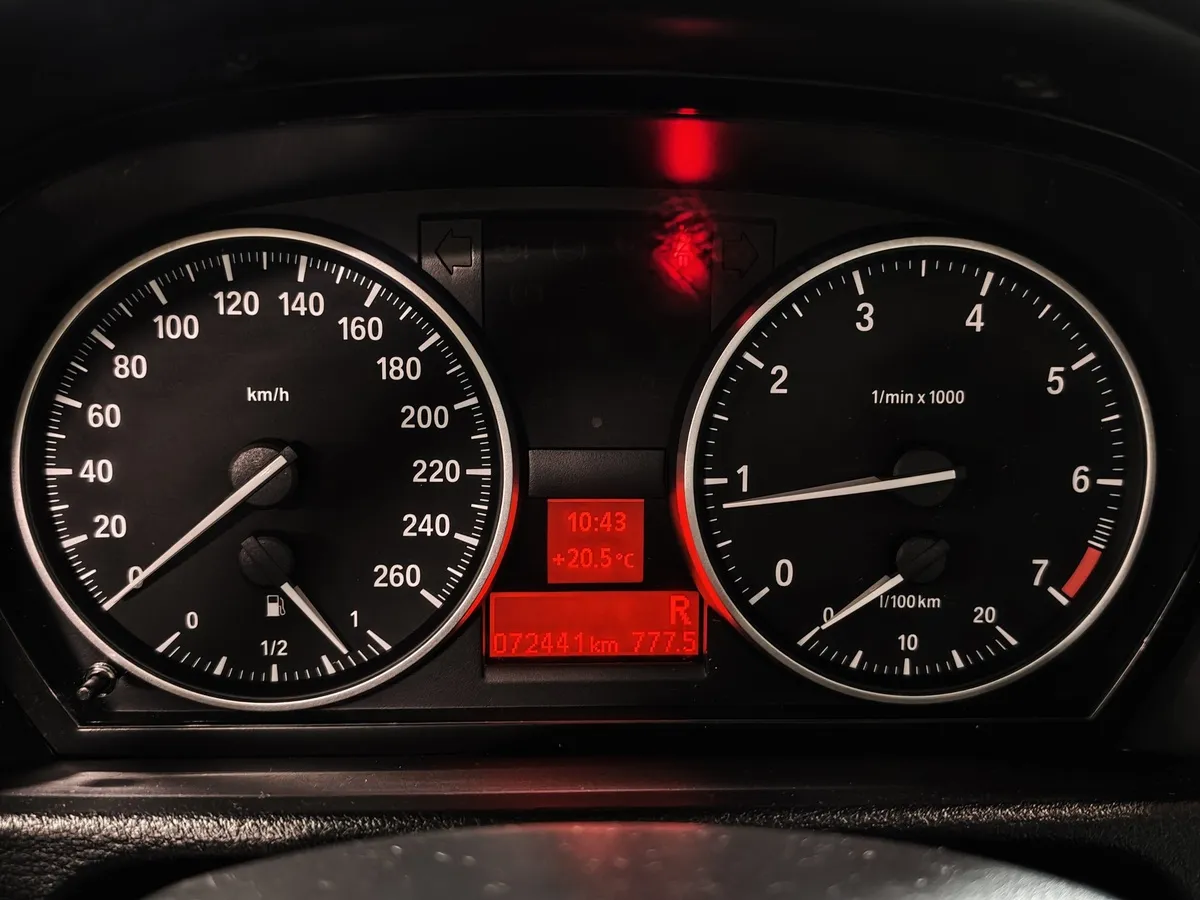 BMW X1 sDrive18i AT (150 л.с.) Базовая. Локальная сборка Оранжевый в АВИЛОН. Слайд №13
