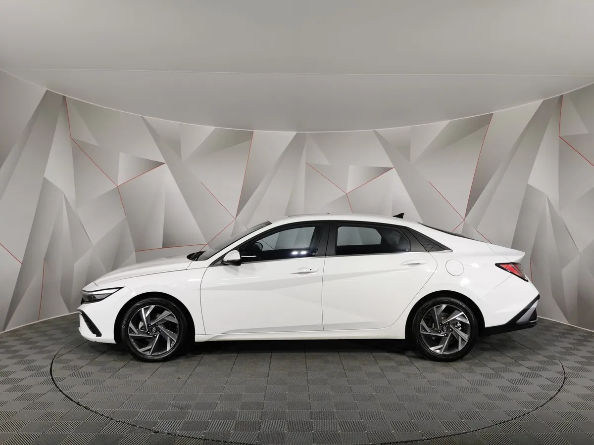 Hyundai Elantra 1.5 CTV (115 л.с.) Premium Edition Белый в АВИЛОН. Слайд №5
