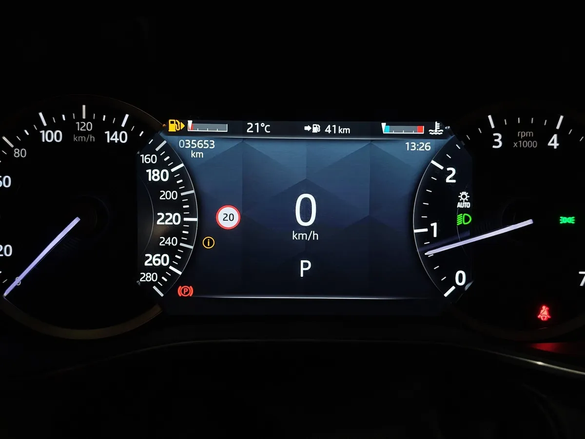Jaguar F-Pace 2.0P AT AWD (249 л.с.) SE Серый в АВИЛОН. Слайд №18