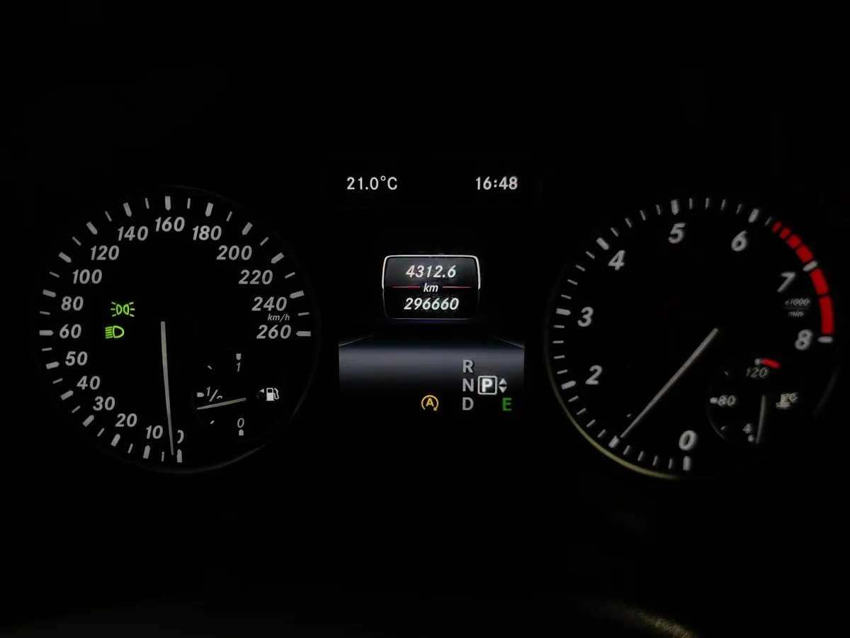 Mercedes-Benz GLA 200 7G-DCT (150 л.с.) Особая серия Серый в АВИЛОН. Слайд №18