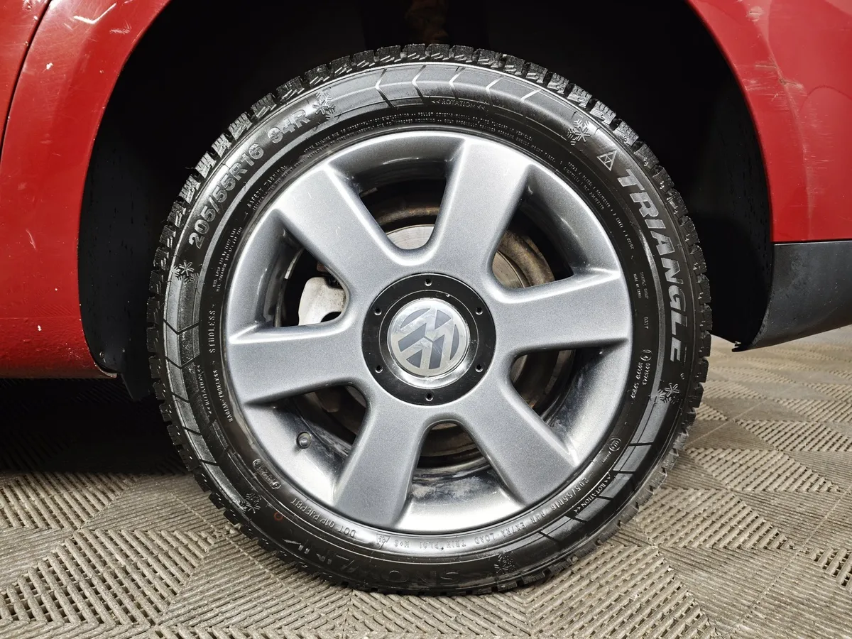 Volkswagen Touran 1.9 TDI AT (100 л.с.) Conceptline Красный в АВИЛОН. Слайд №9