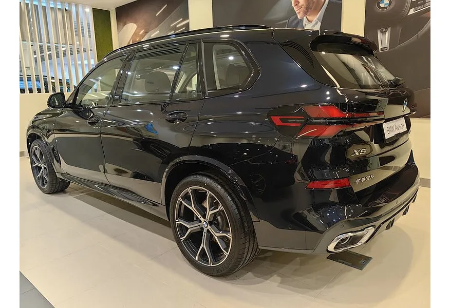 BMW X5 xDrive30Li (258 л.с) X Черный в АВИЛОН. Слайд №5