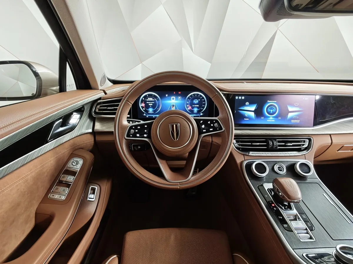 Hongqi H9 2.0T AT (245 л.с.) Делюкс двухцветный Коричневый в АВИЛОН. Слайд №18
