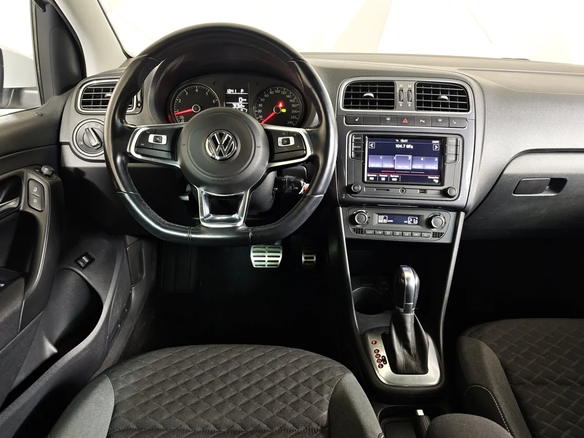 Volkswagen Polo 1.6 MPI AT (110 л.с.) Highline Белый в АВИЛОН. Слайд №20