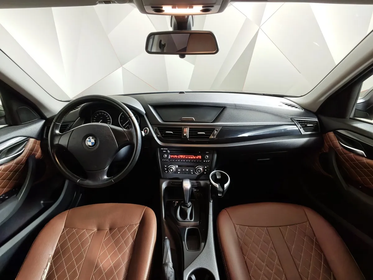 BMW X1 sDrive18i AT (150 л.с.) Base Локальная сборка Коричневый в АВИЛОН. Слайд №11
