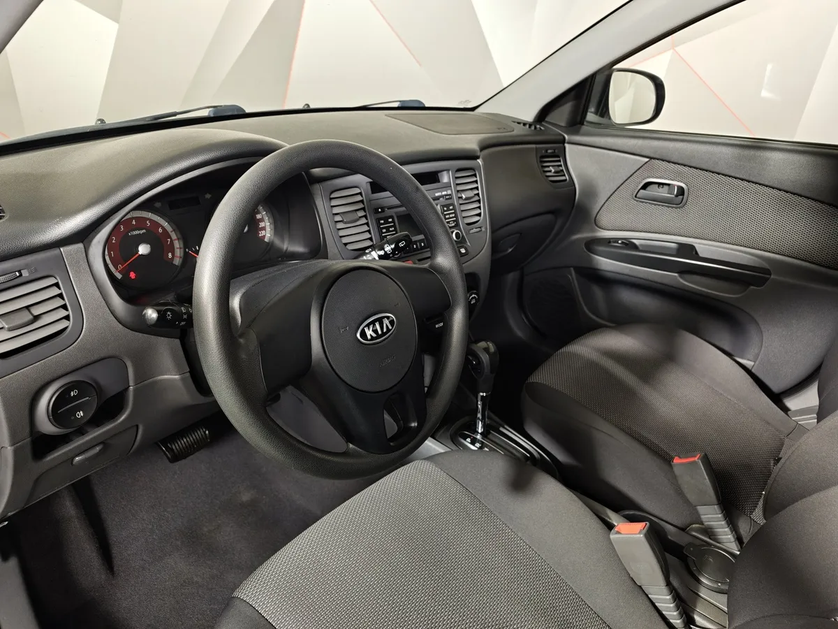 Kia Rio 1.4 AT (97 л.с.) Classic Серый в АВИЛОН. Слайд №19