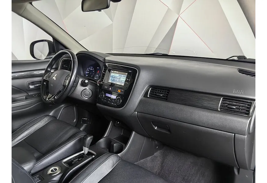 Mitsubishi Outlander 2.0 MIVEC CVT 4WD (146 л.с.) Invite Белый в АВИЛОН. Слайд №13