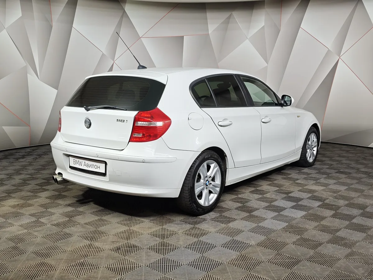 BMW 1 серия 118i AT (136 л.с.) Белый в АВИЛОН. Слайд №2