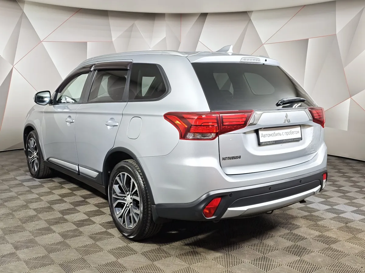 Mitsubishi Outlander 2.0 MIVEC CVT 4WD (146 л.с.) Intense Plus Серебристый в АВИЛОН. Слайд №4