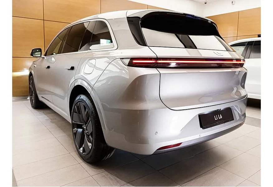 Li Auto L6 1.5 AT 4WD (150 л.с.) Max Серебристый в АВИЛОН. Слайд №5