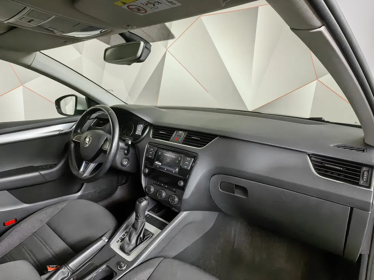Skoda Octavia 1.6 AT FWD (110 л.с.) Style Plus Белый в АВИЛОН. Слайд №10