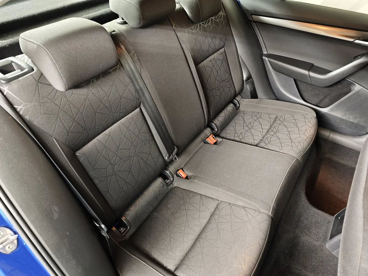 Skoda Octavia 1.6 MPI AT (110 л.с.) Синий в АВИЛОН. Слайд №16