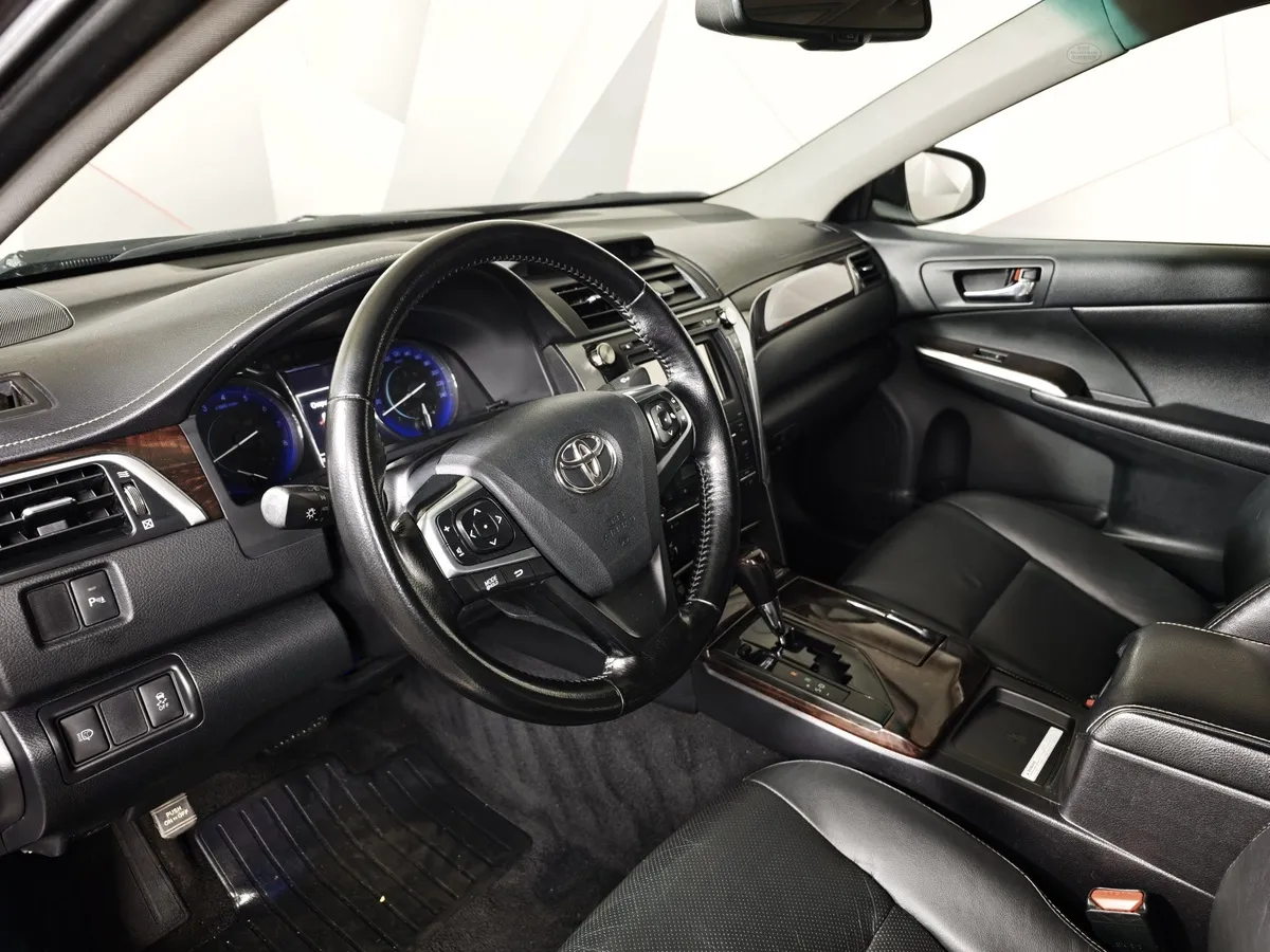 Toyota Camry 2.5 AT (181 л.с.) Серый в АВИЛОН. Слайд №18