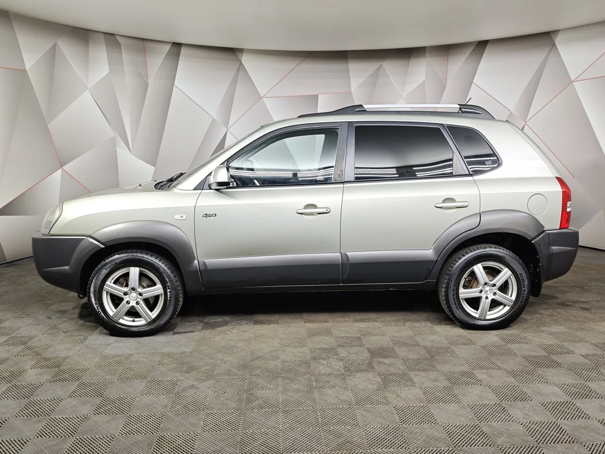 Hyundai Tucson 2.0 AT 4WD (142 л.с.) Серебристый в АВИЛОН. Слайд №5