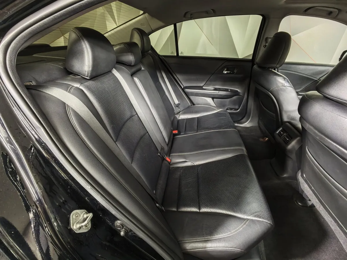 Honda Accord 2.4 AT (180 л.с.) Черный в АВИЛОН. Слайд №15