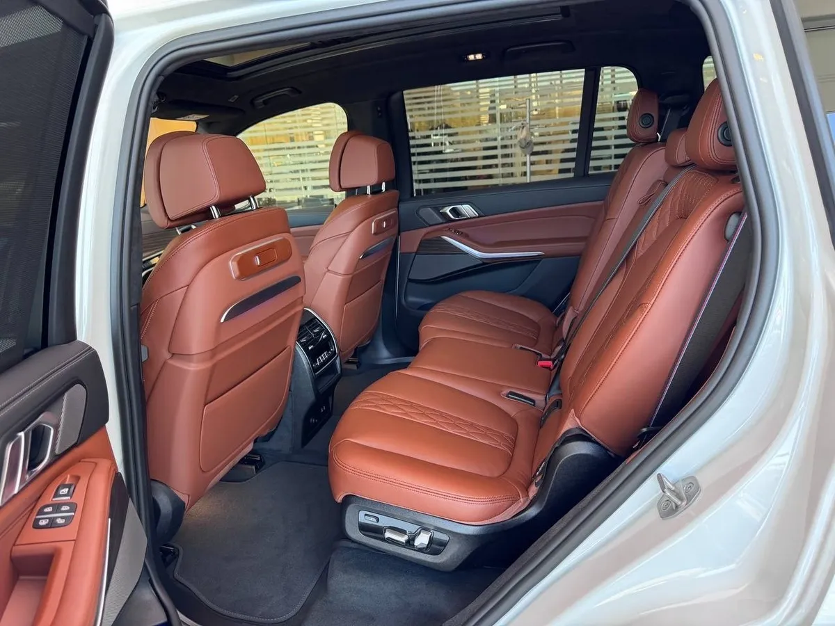 BMW X7 xDrive40i Steptronic (381 л.с.) Белый в АВИЛОН. Слайд №5
