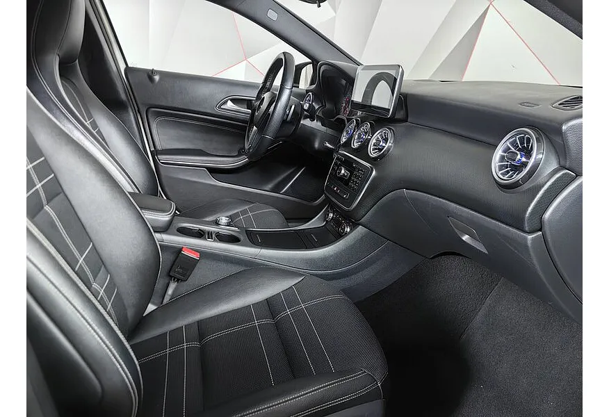 Mercedes-Benz A-Класс A 180 7G-DCT (122 л.с.) Особая серия Белый в АВИЛОН. Слайд №13