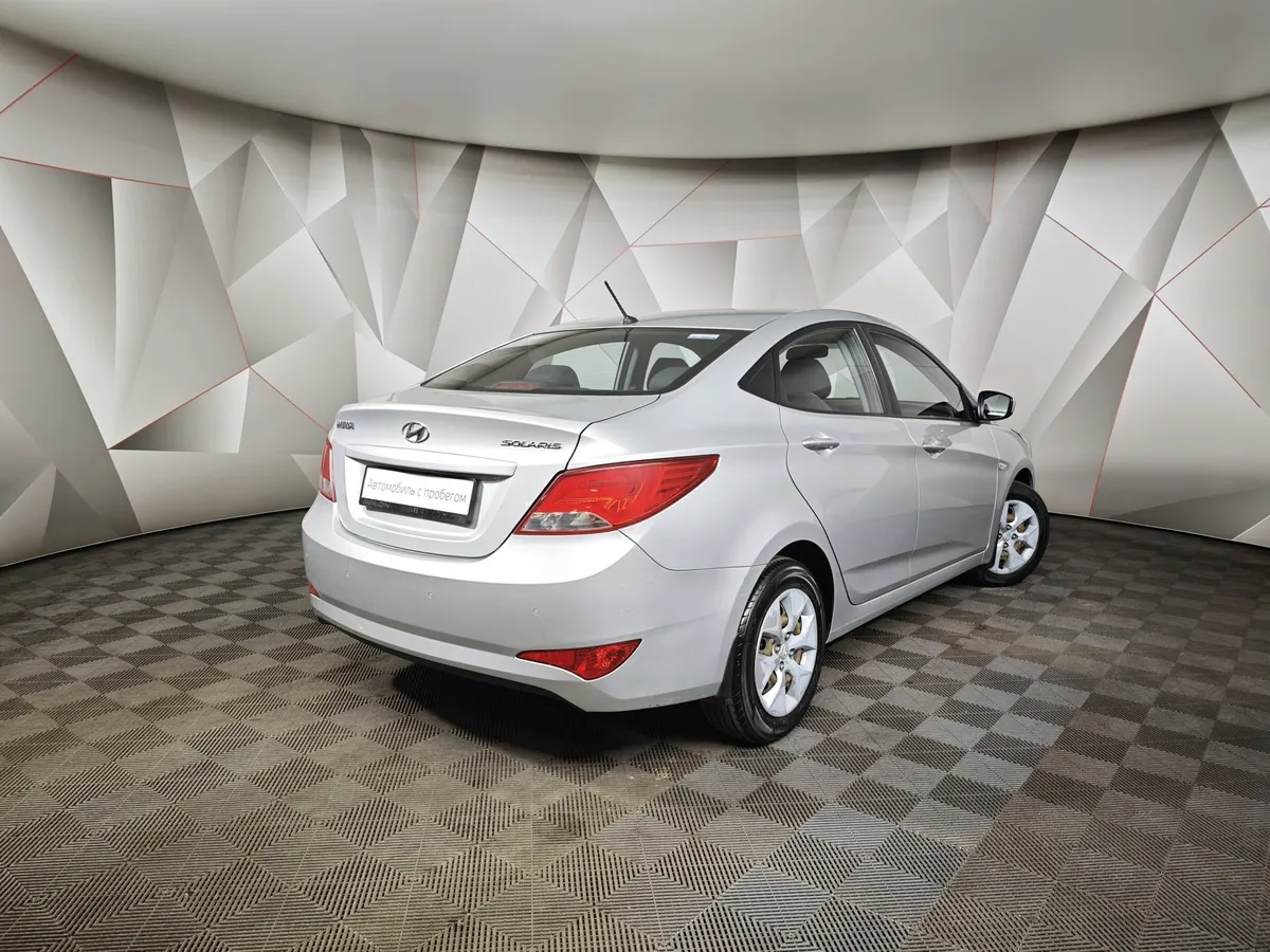 Hyundai Solaris 1.4 MT (100 л.с.) Comfort Серебристый в АВИЛОН. Слайд №2