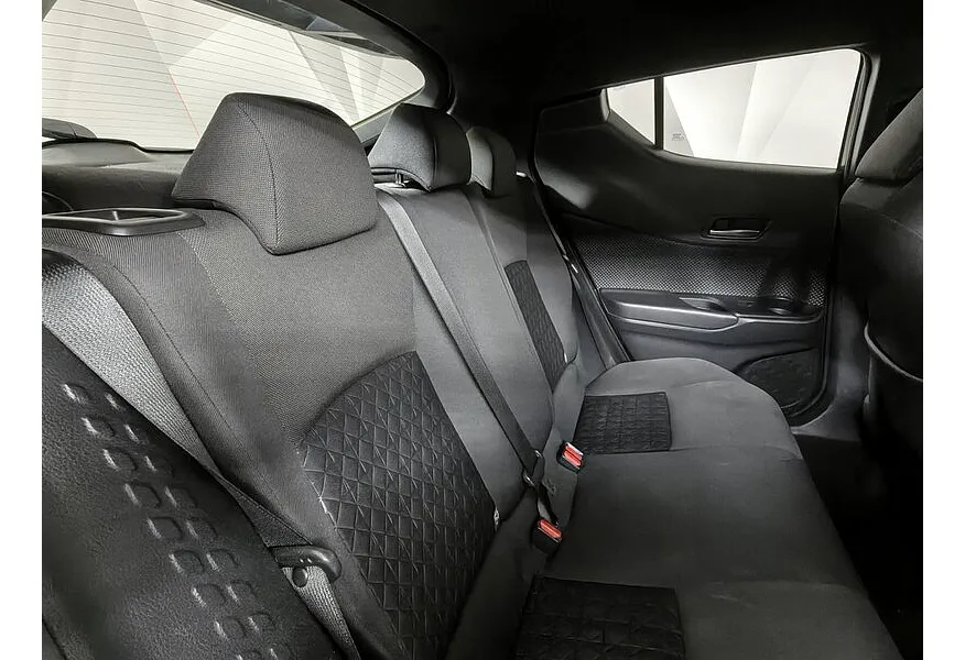 Toyota C-HR 2.0 CVT (148 л.с.) Белый в АВИЛОН. Слайд №16